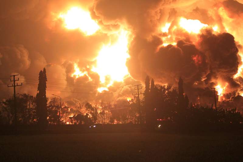 印尼炼油厂大火